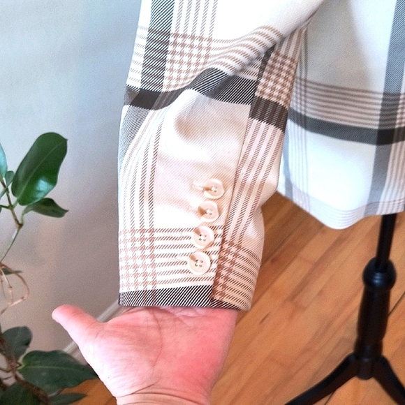 Maison d'Amélie Paris Plaid Double-Breasted Blazer. Size Medium. Great Condition - Picture 6 of 12